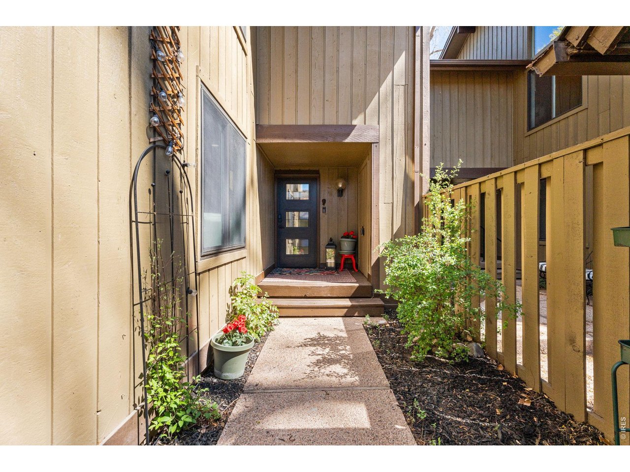 1901 Waters Edge St E