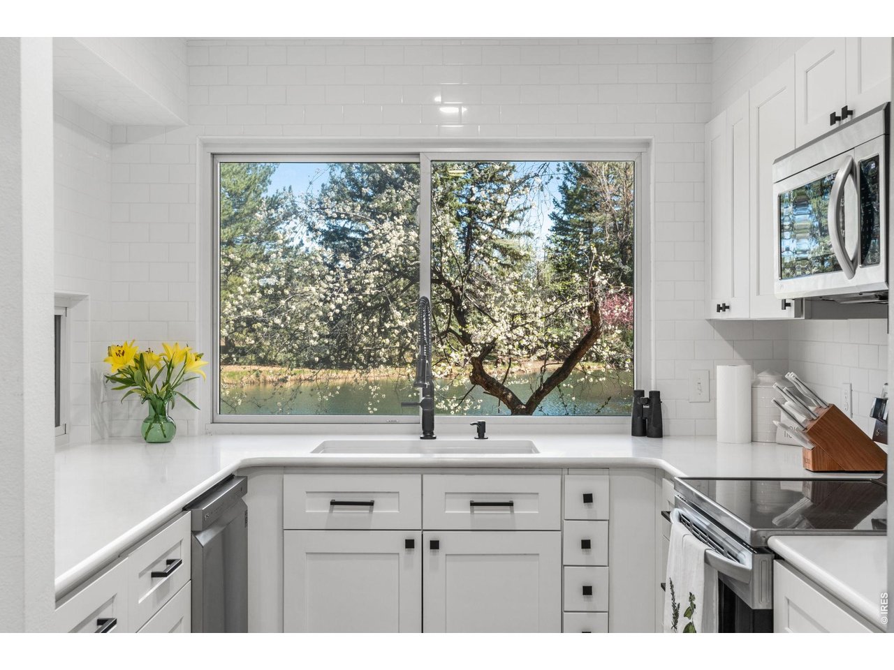 1901 Waters Edge St E