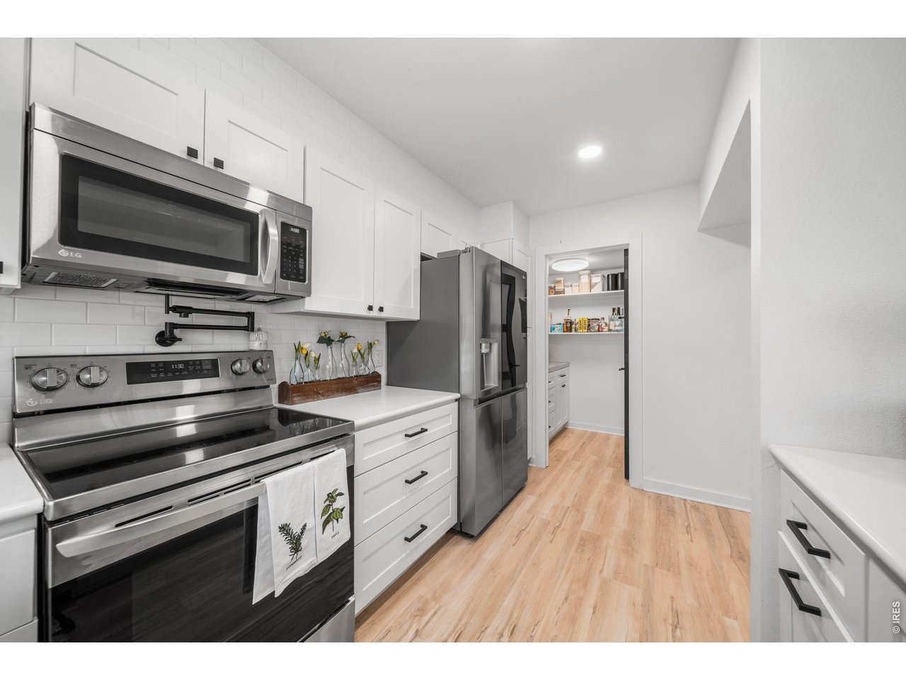 1901 Waters Edge St E