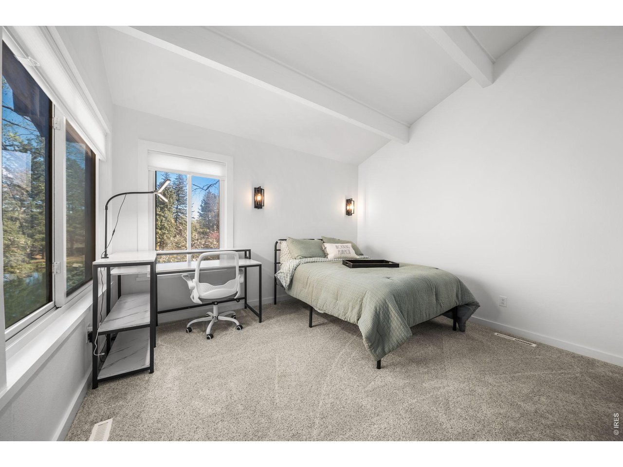 1901 Waters Edge St E