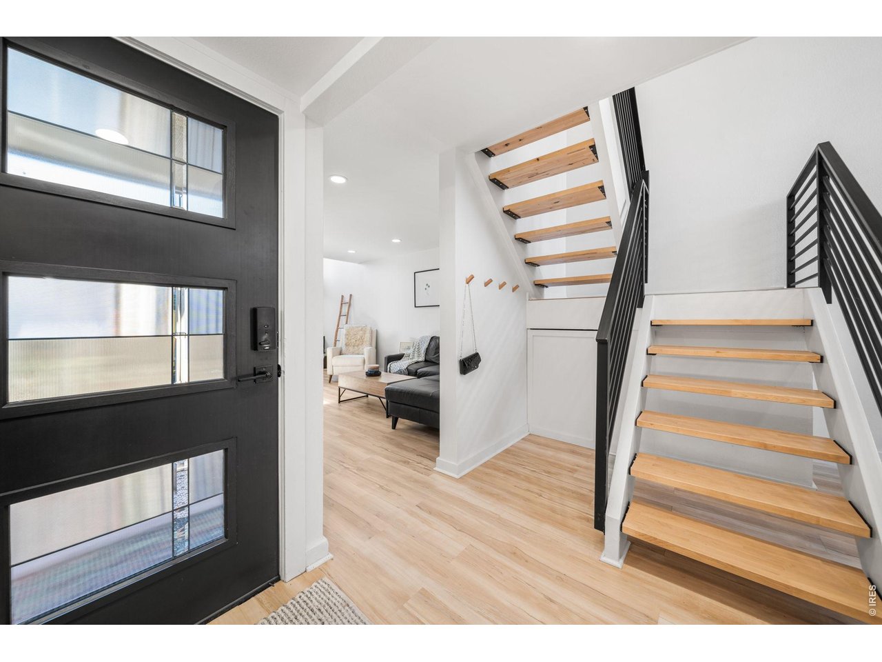 1901 Waters Edge St E