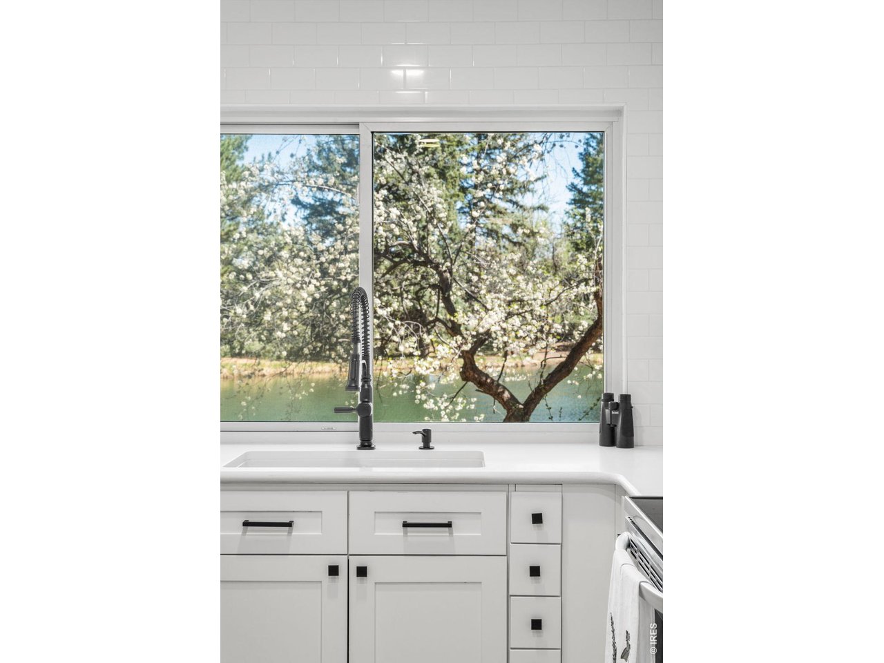 1901 Waters Edge St E