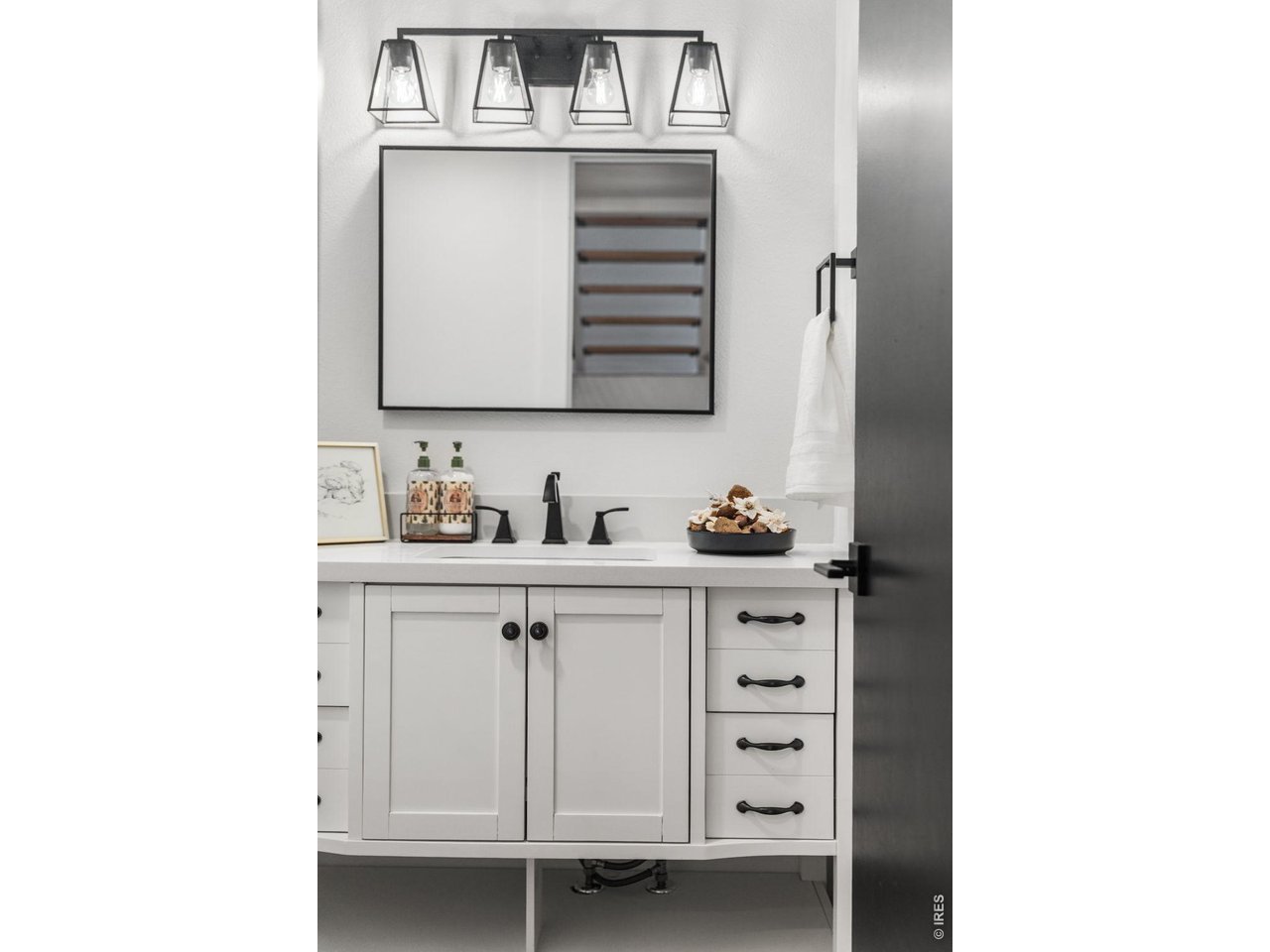 1901 Waters Edge St E