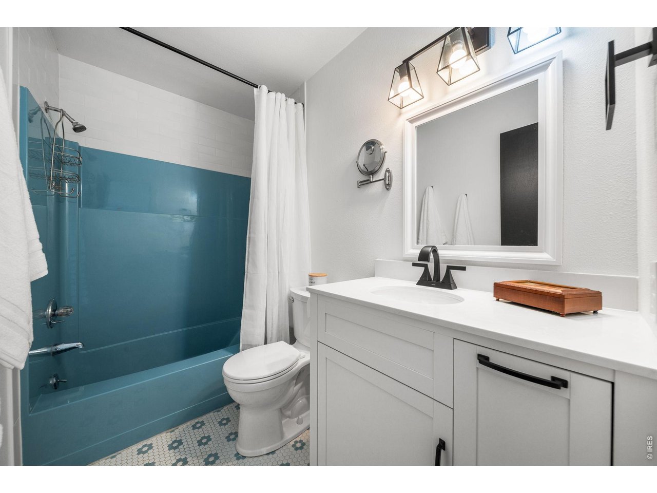 1901 Waters Edge St E