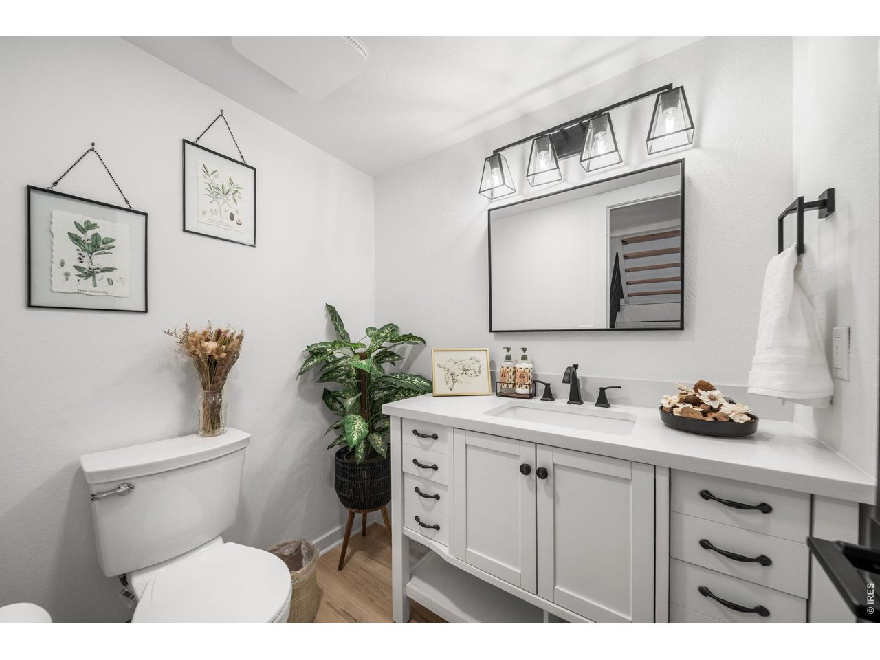 1901 Waters Edge St E