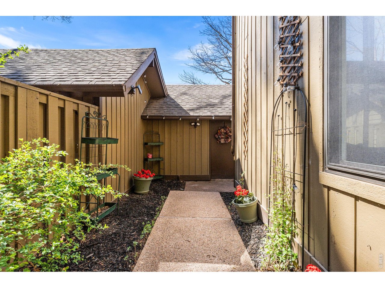 1901 Waters Edge St E