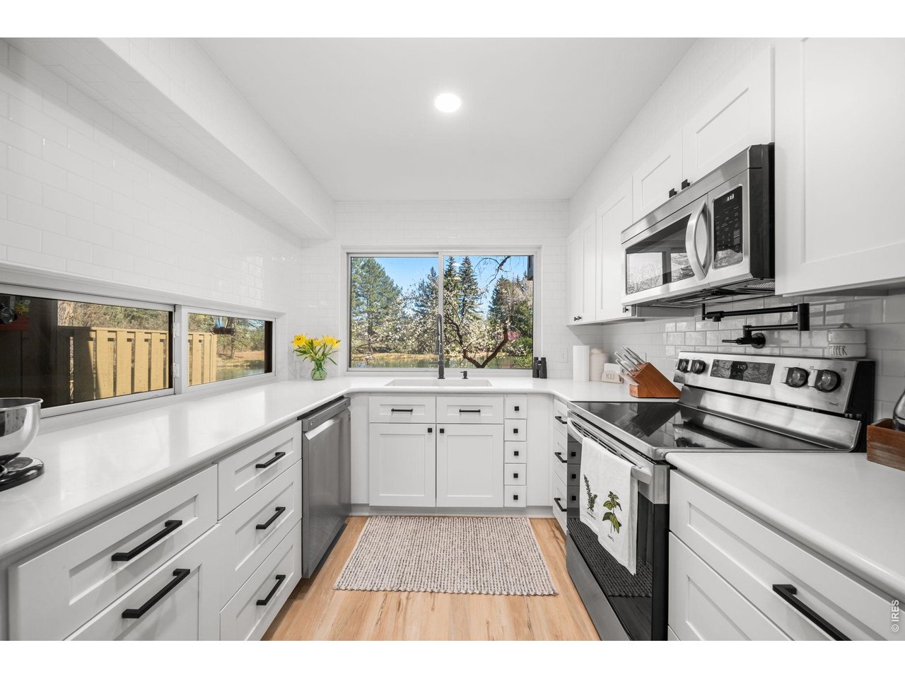 1901 Waters Edge St E