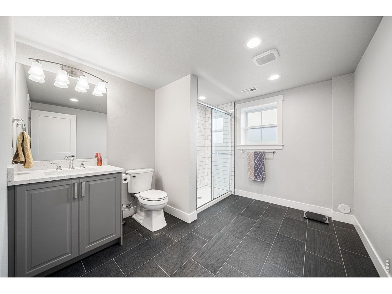 3421 Pond View Dr