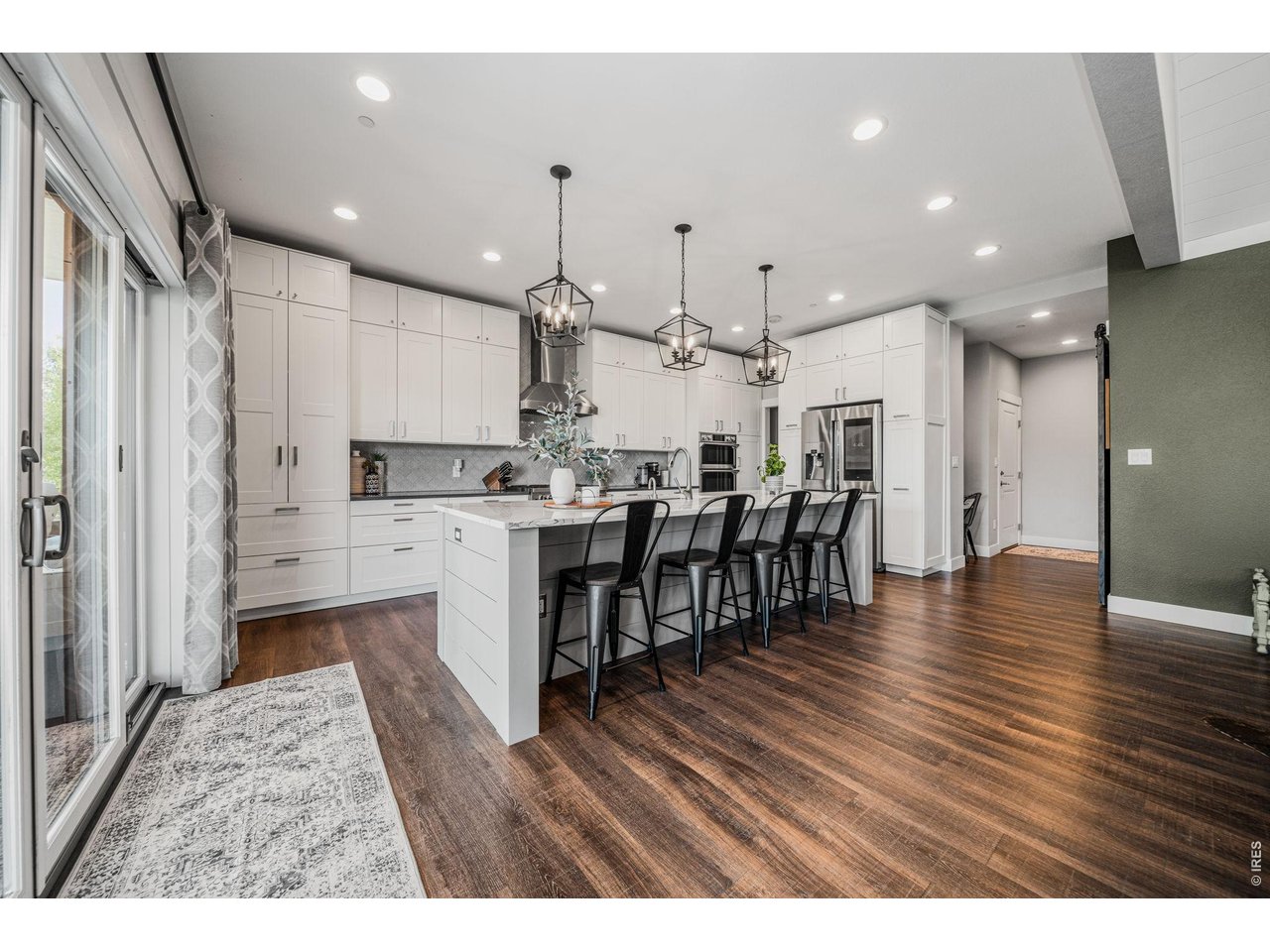3421 Pond View Dr