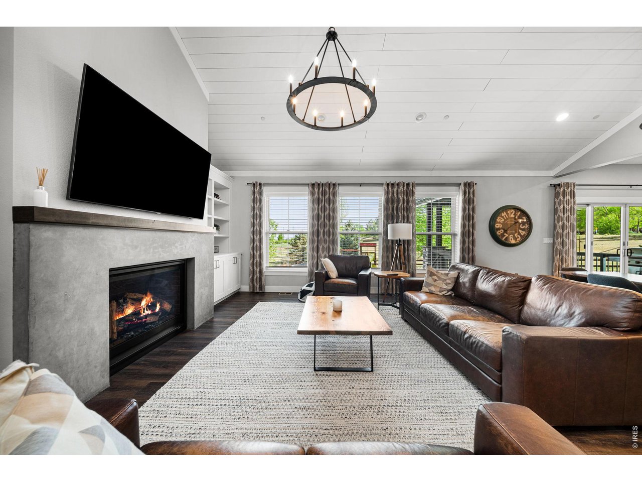 3421 Pond View Dr