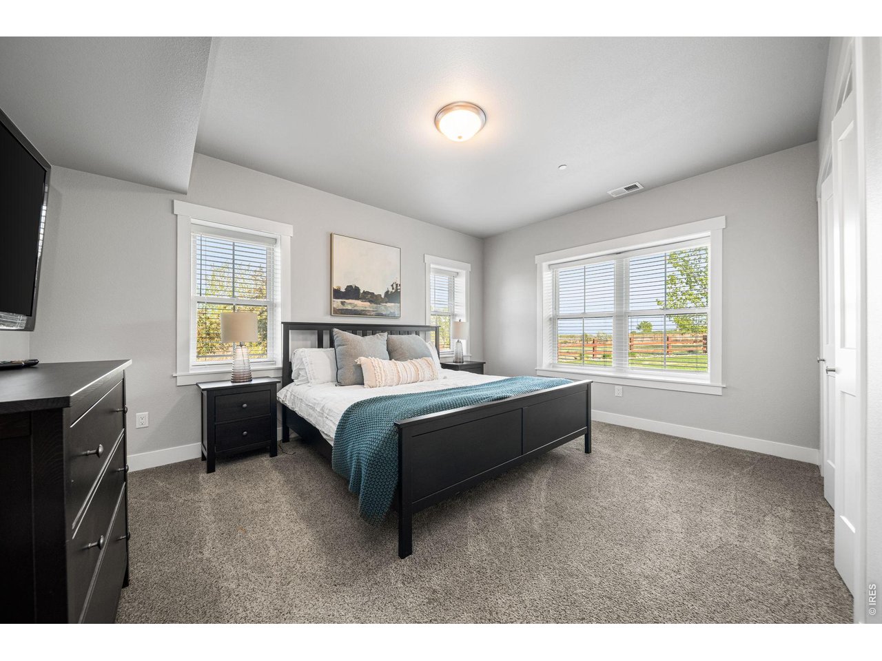 3421 Pond View Dr