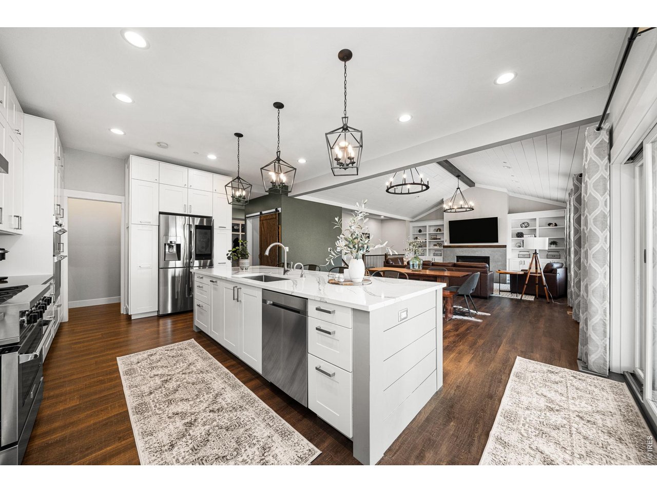 3421 Pond View Dr