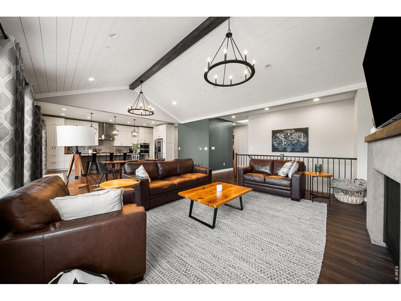 3421 Pond View Dr