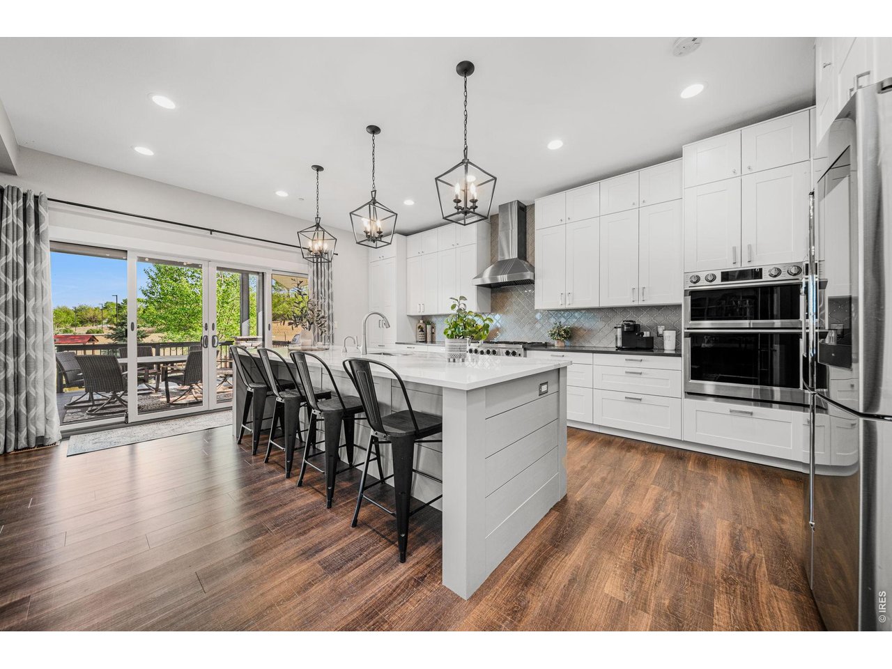 3421 Pond View Dr