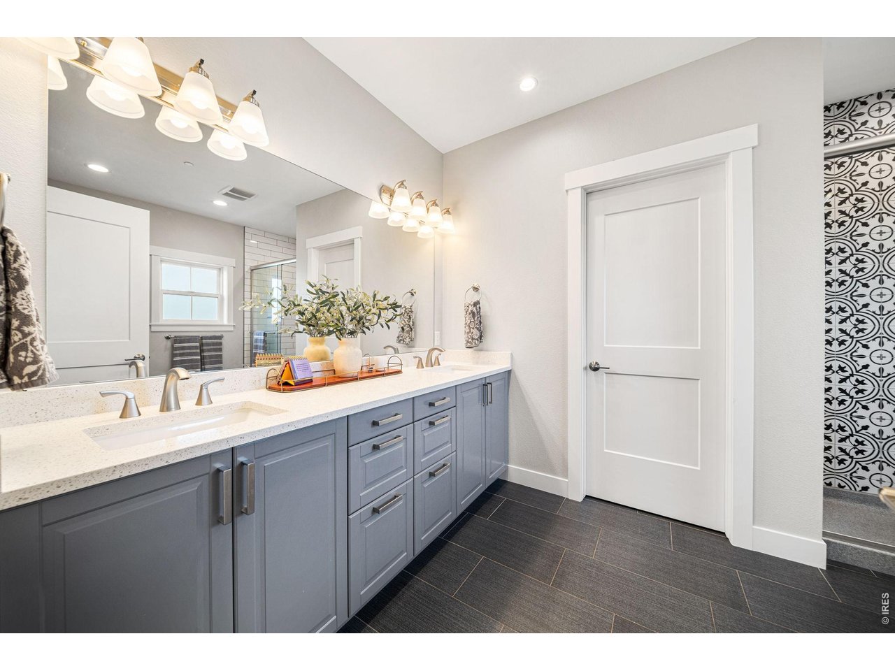 3421 Pond View Dr