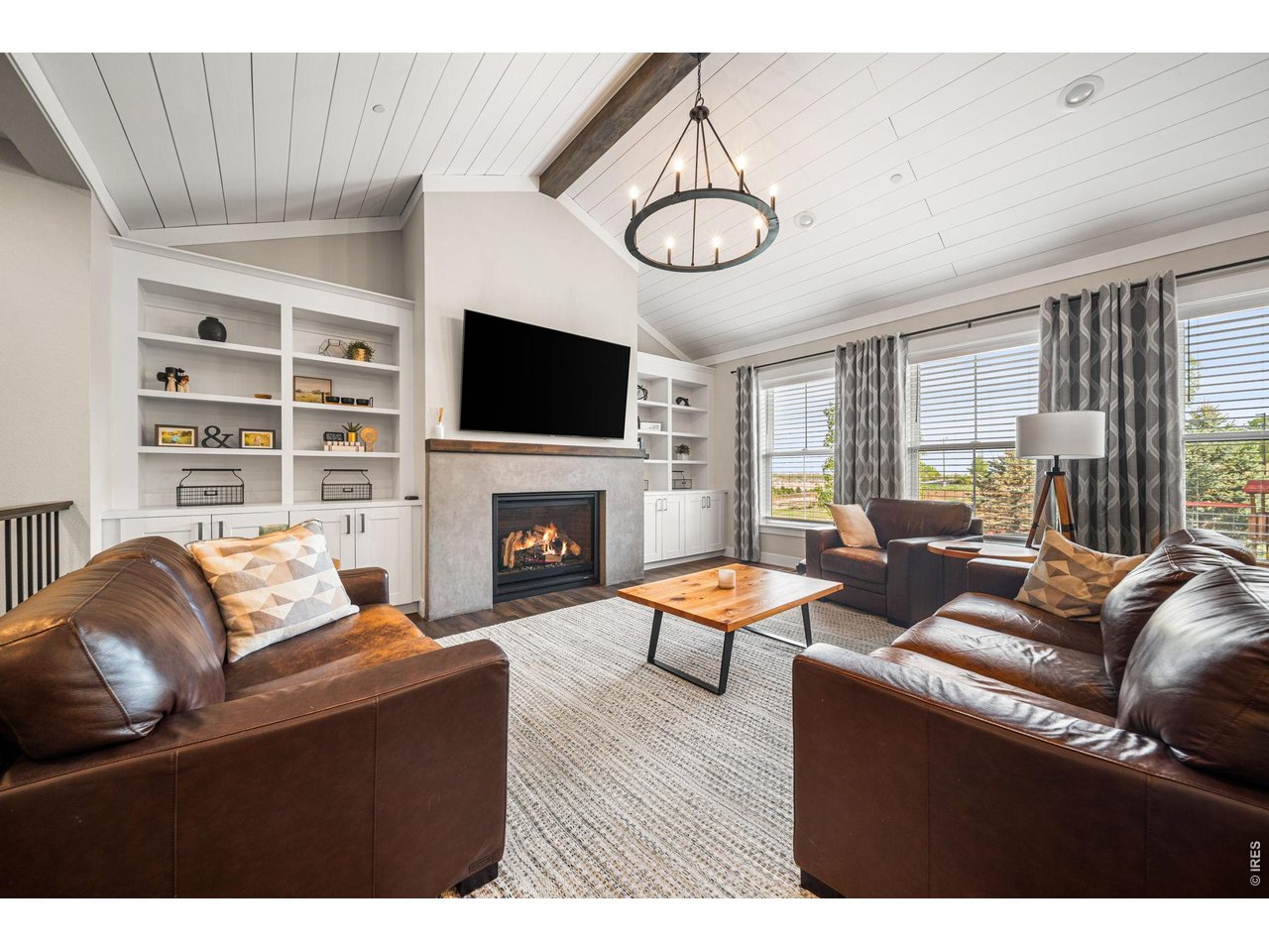3421 Pond View Dr