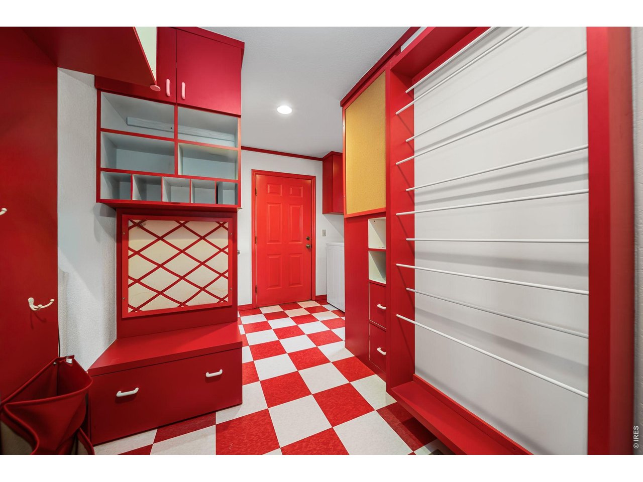 2900 Spring Mountain Dr