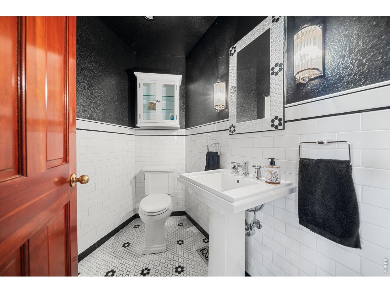 2900 Spring Mountain Dr