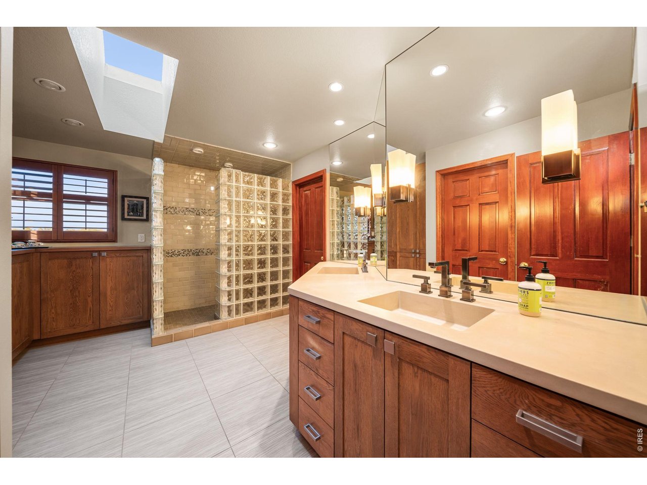 2900 Spring Mountain Dr