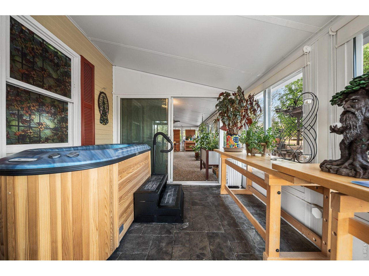 2900 Spring Mountain Dr