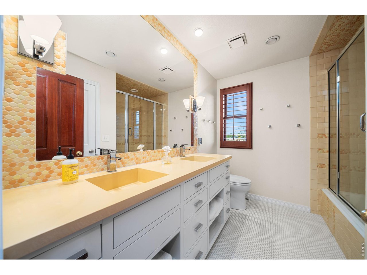 2900 Spring Mountain Dr