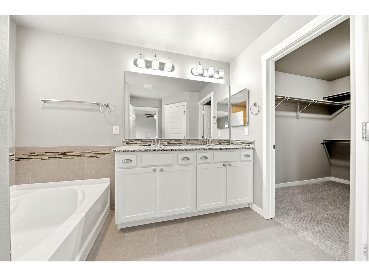 1594 Monterey Valley Pkwy
