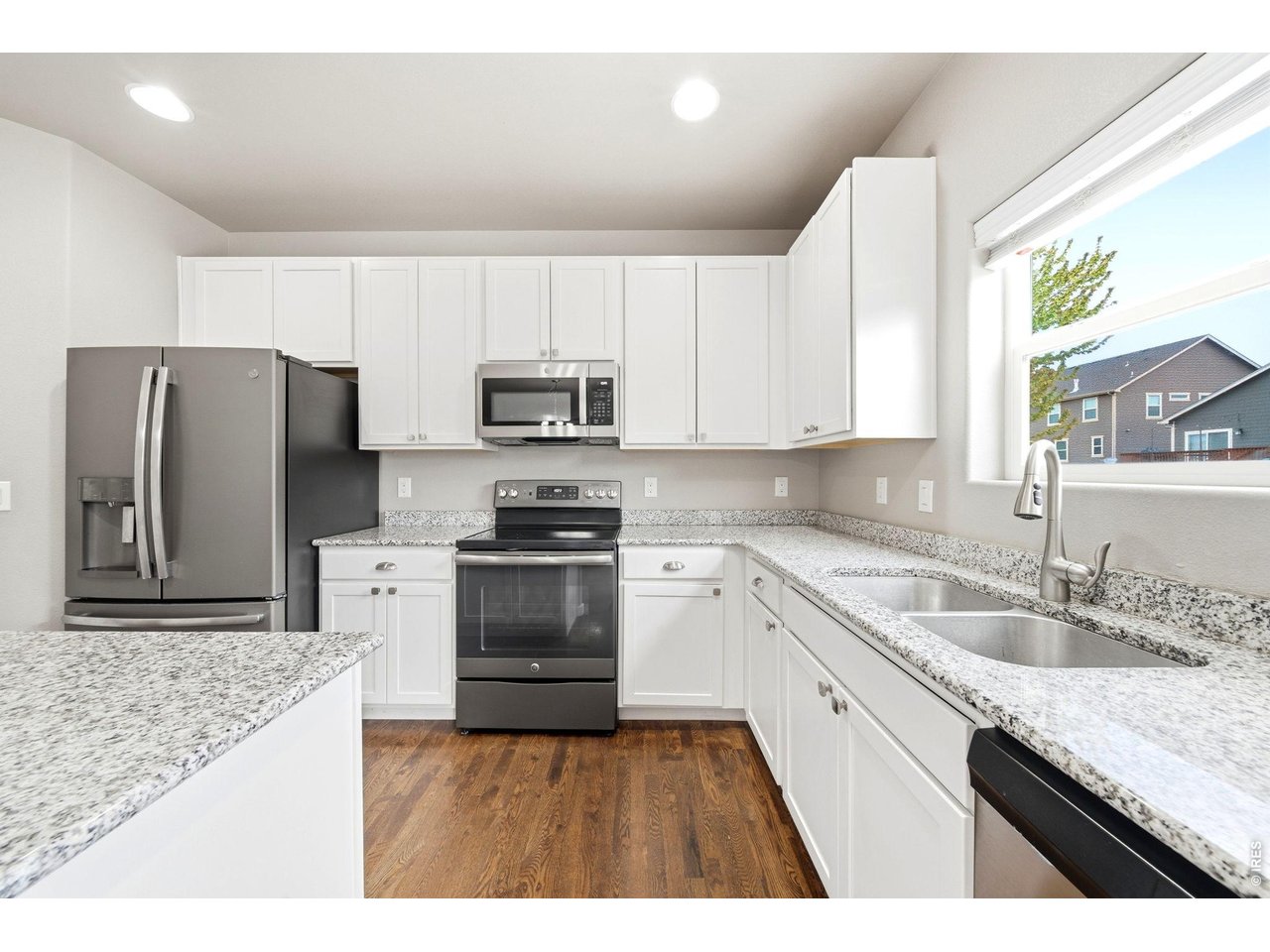 1594 Monterey Valley Pkwy