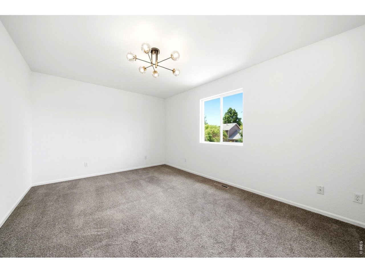 526 Suntrail Dr