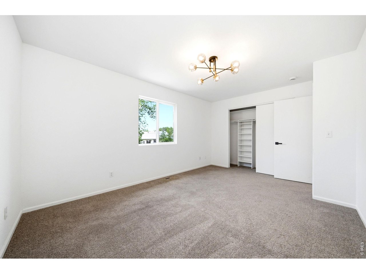 526 Suntrail Dr