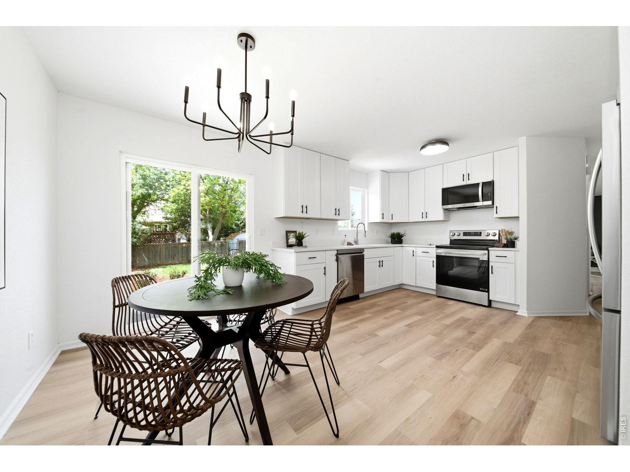 526 Suntrail Dr