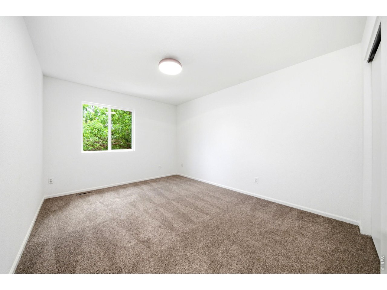 526 Suntrail Dr