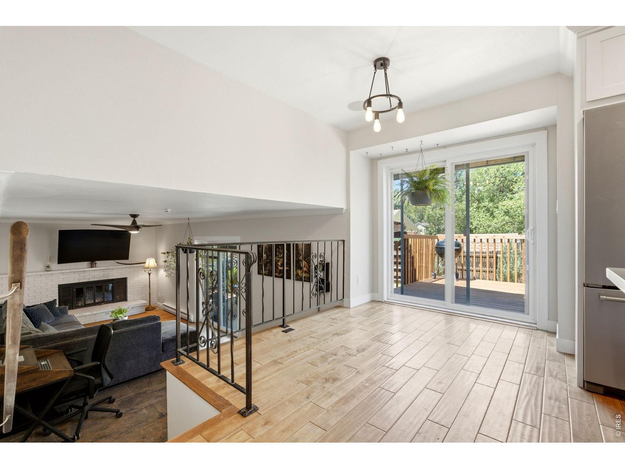 5217 Greenview Dr