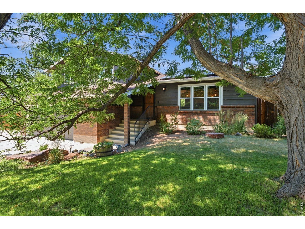 5217 Greenview Dr