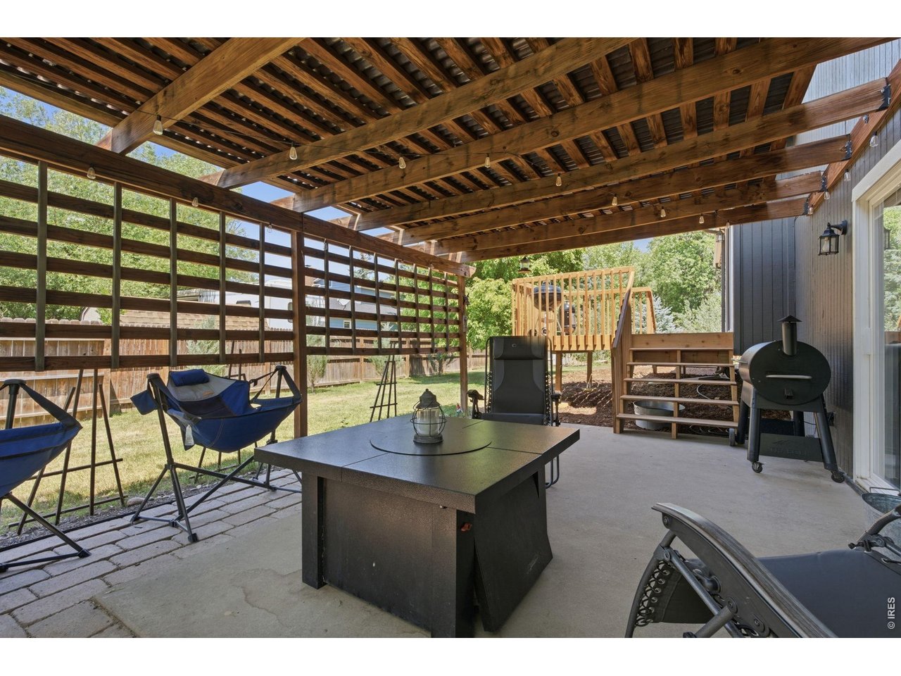 5217 Greenview Dr