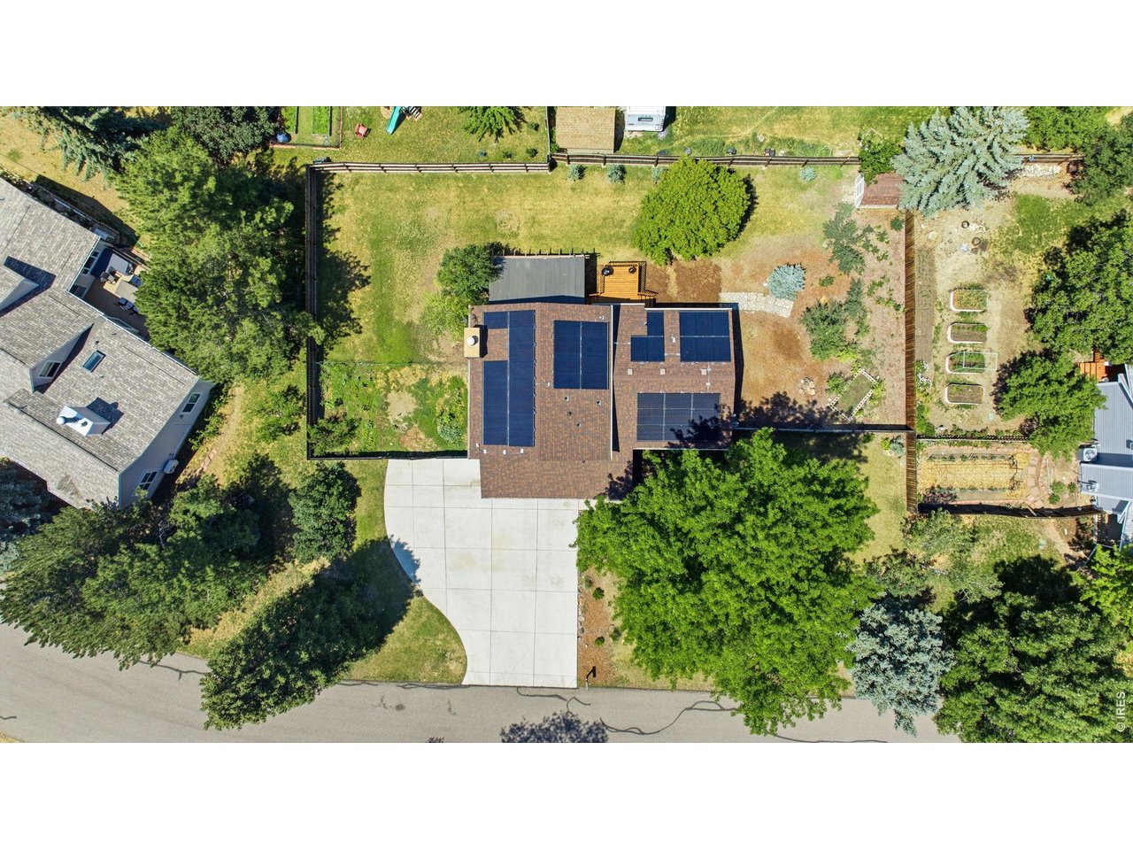 5217 Greenview Dr
