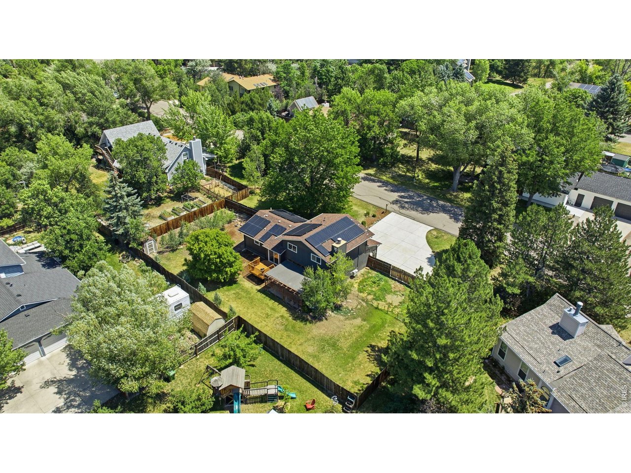 5217 Greenview Dr