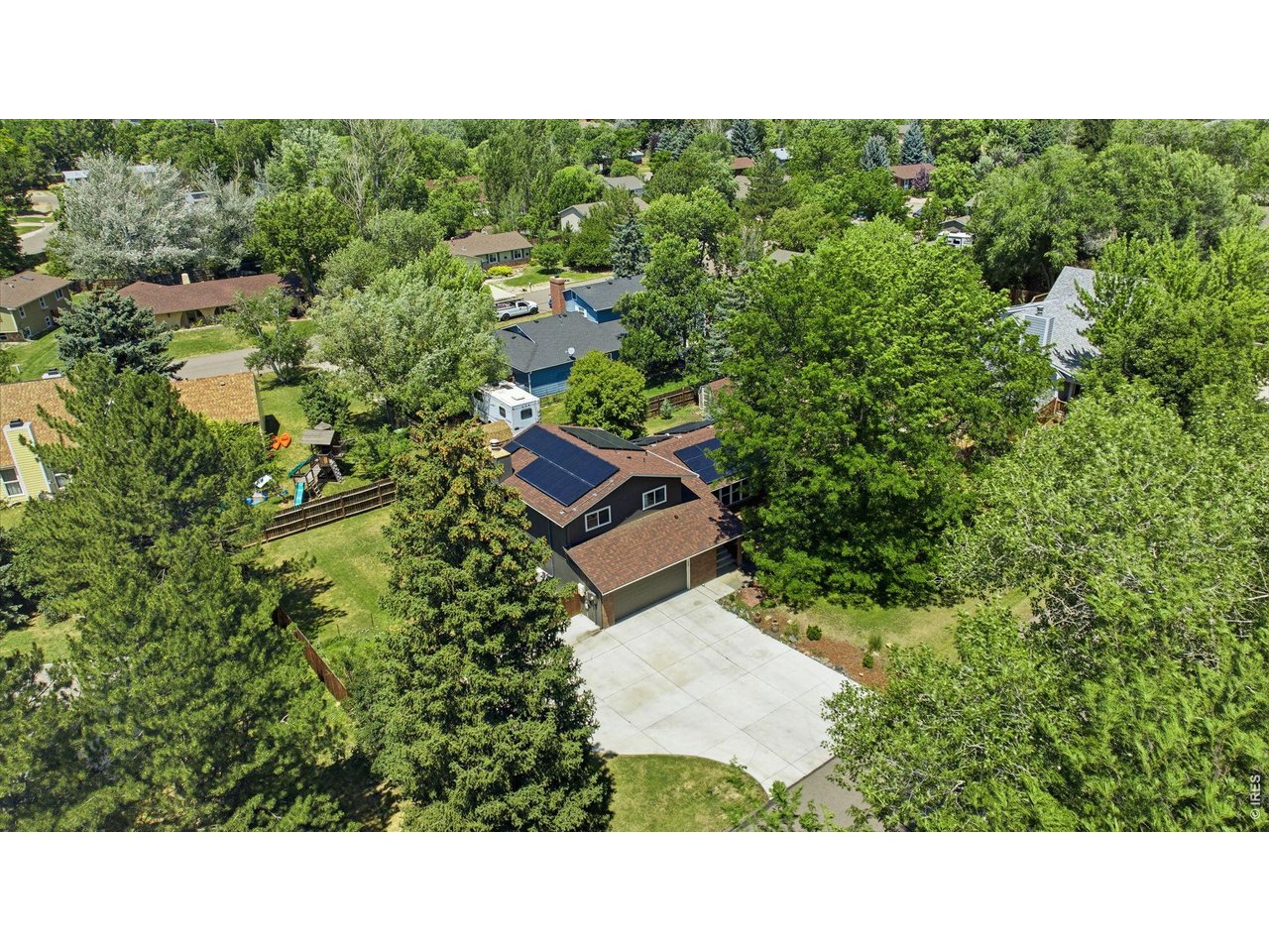 5217 Greenview Dr
