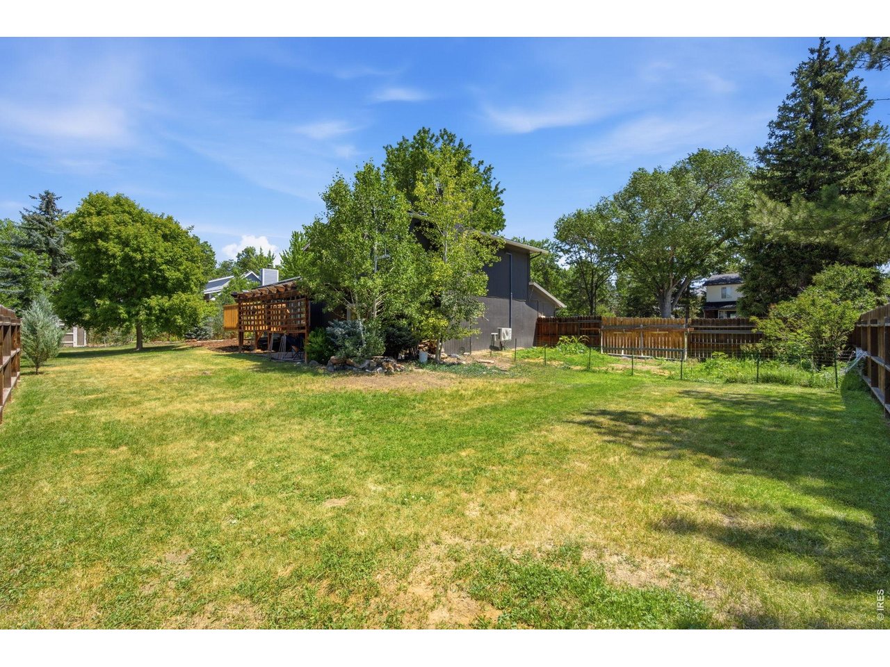 5217 Greenview Dr