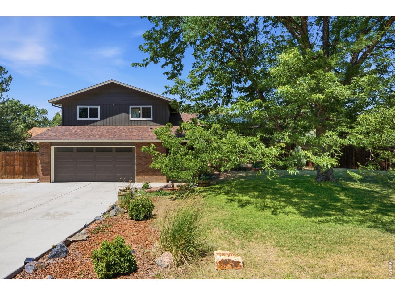 5217 Greenview Dr