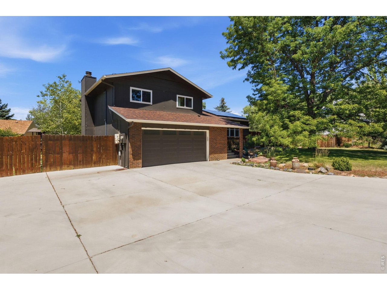 5217 Greenview Dr