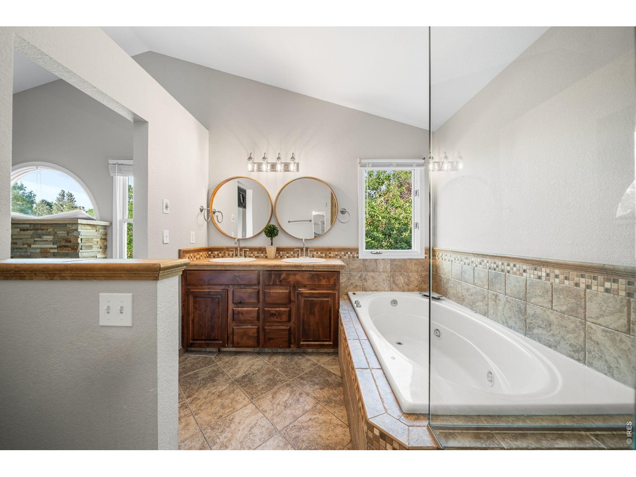 2800 Calendar Ct