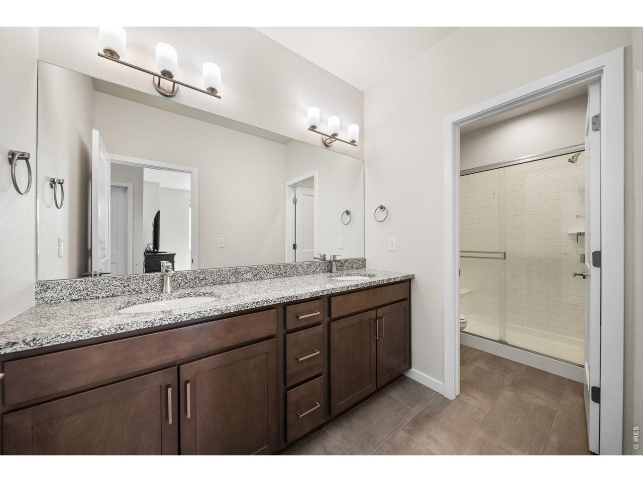 3312 Green Lake Dr 2