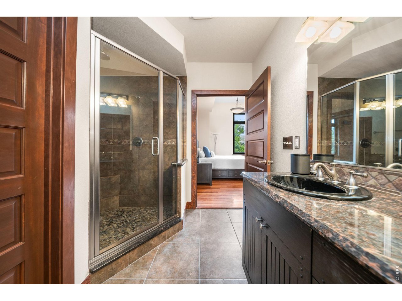 210 W Magnolia St 360