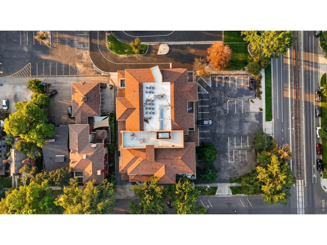 210 W Magnolia St 360