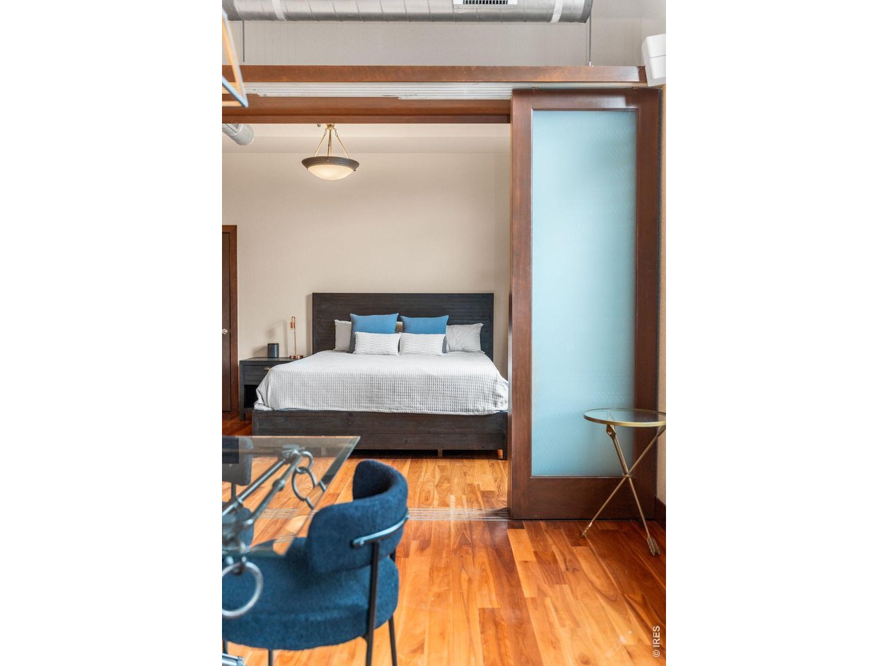 210 W Magnolia St 360