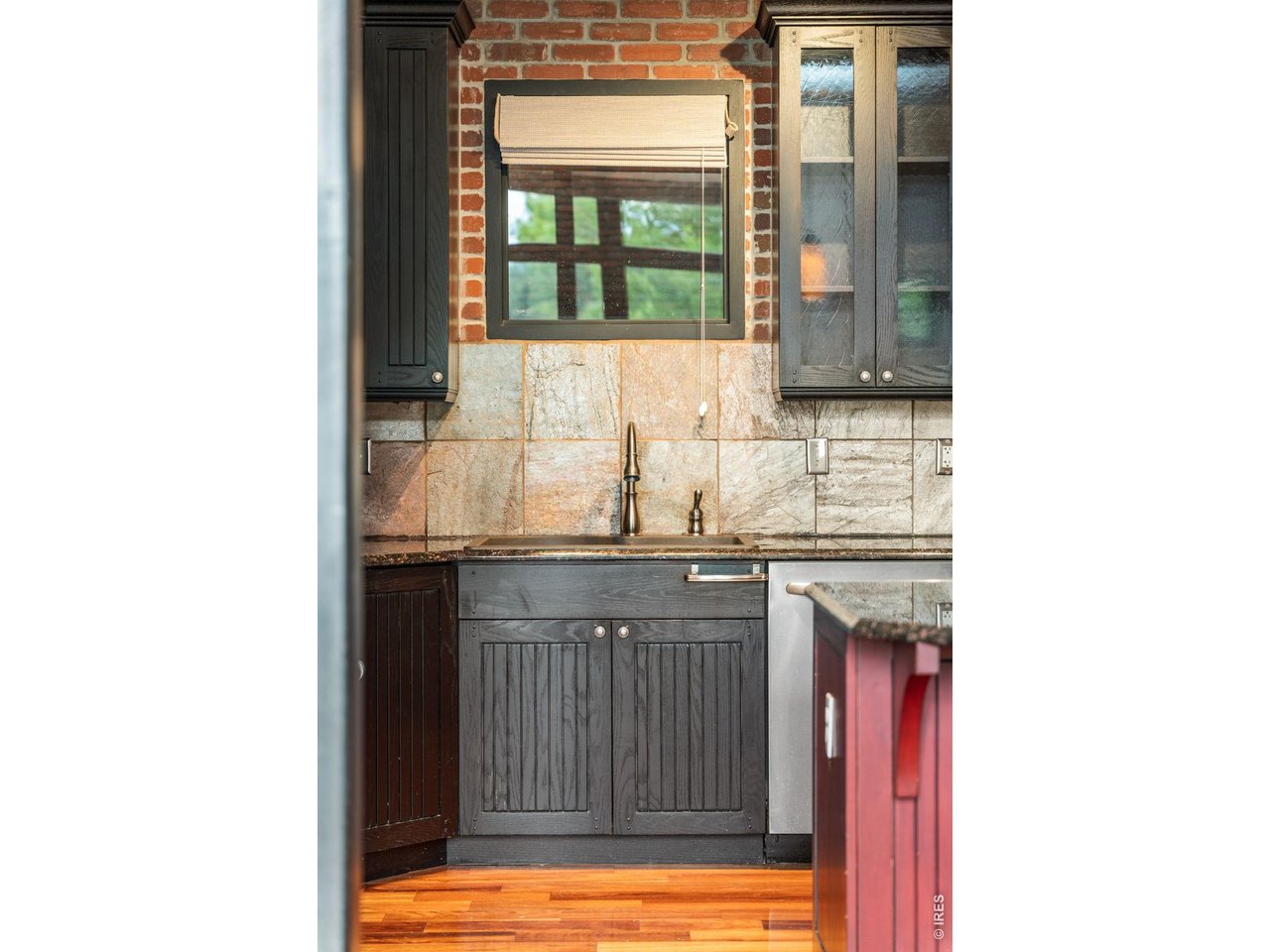 210 W Magnolia St 360
