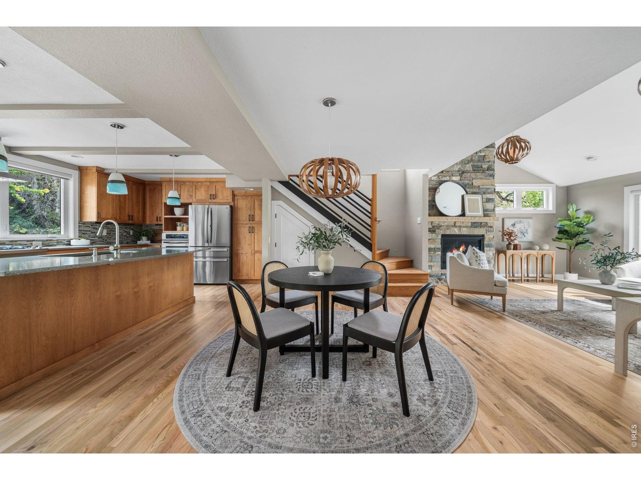700 Locust St
