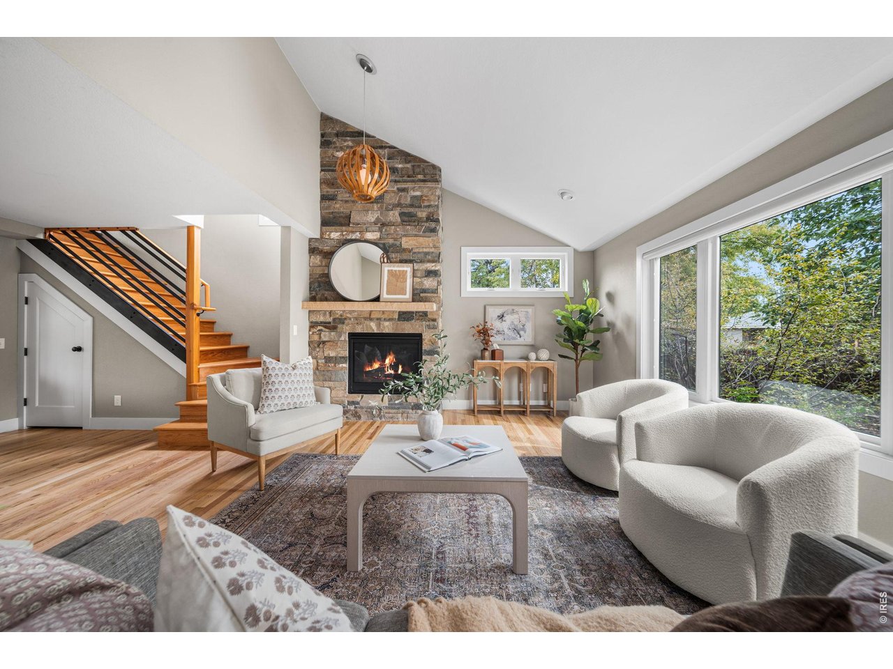 700 Locust St