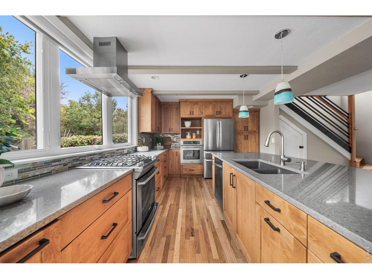 700 Locust St