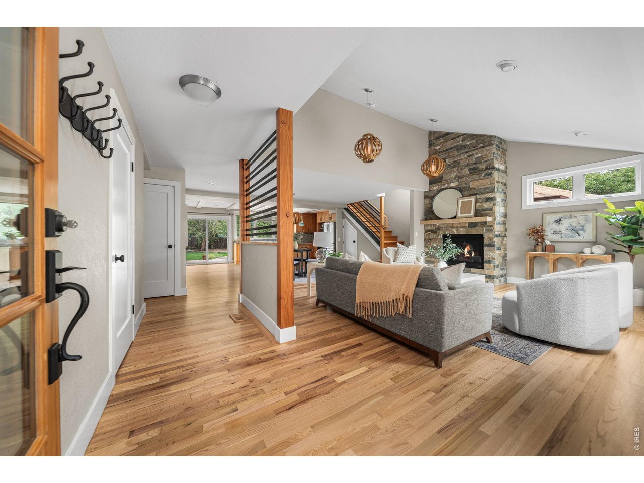 700 Locust St